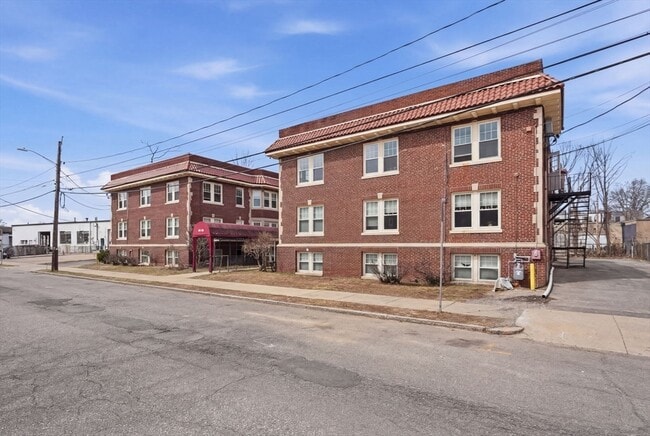 Building Photo - 41 Richardson Ave