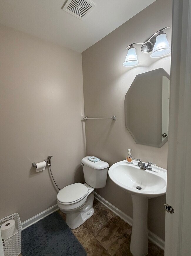 Building Photo - 10097 Cummings St