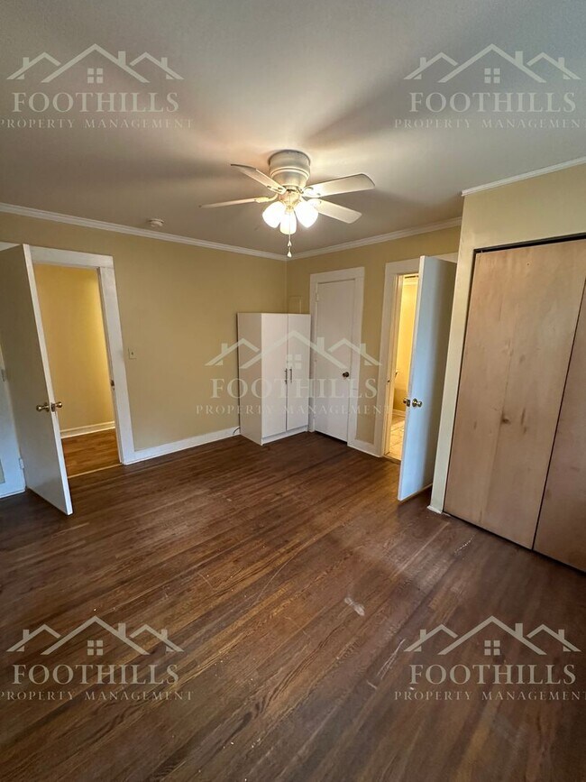 Building Photo - 403 Lewis St