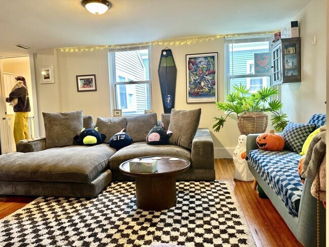 Primary Photo - 3 bedroom in Salem MA 01970