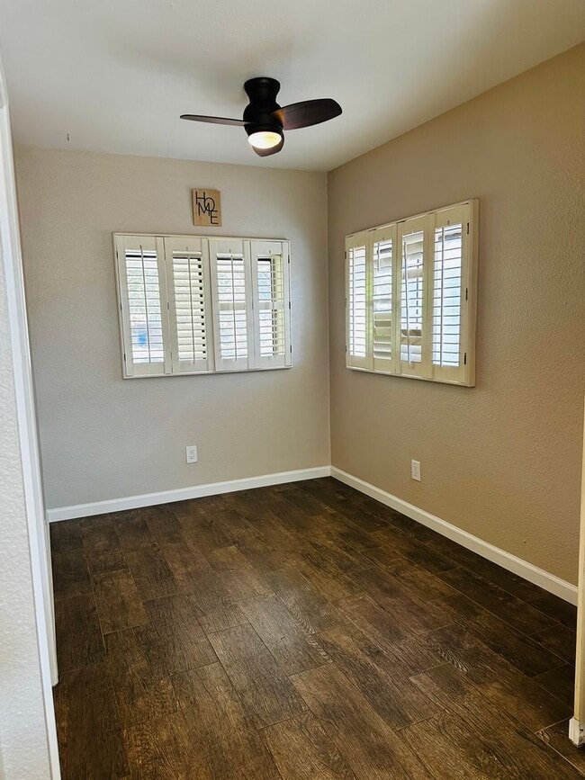 Building Photo - Vintage Vibes