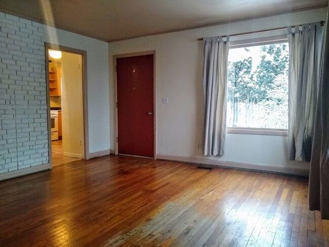 Building Photo - Application Pending - 2 Bedroom, 1 Level Home for Rent in White Salmon