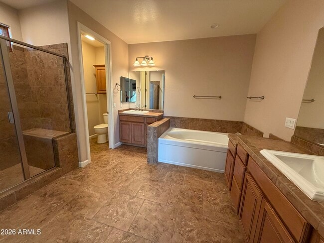 Building Photo - 722 E Sipapu Dr
