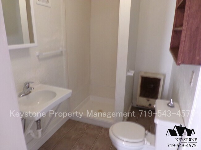 Building Photo - $350 OFF Move-In Special! ALL UTILITIES INCLUDED! Studio Apartment w/ Private Entrance! $700/$700