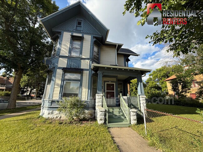 Building Photo - 202 E North Ave