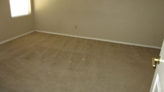 Building Photo - 2471 W Hemlock Way
