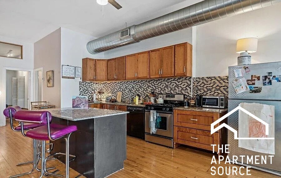 Building Photo - 2416 W North Ave