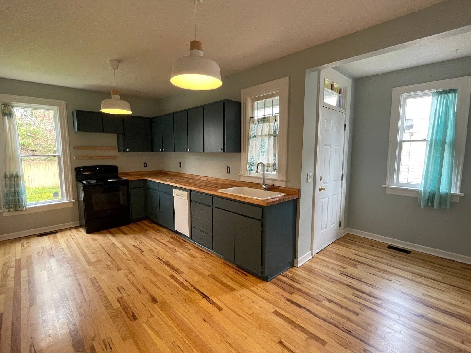 Kitchen - 3915 NE Rodney Ave