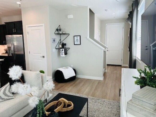 Building Photo - $2,595 Tesoro Viejo, Award Winning Communi...