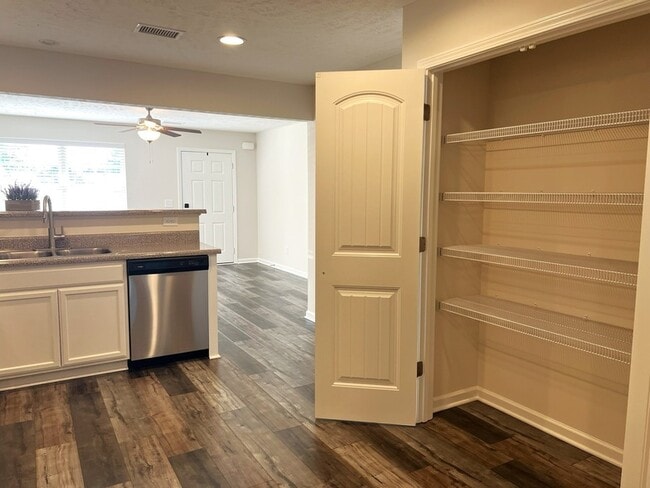 Building Photo - 1128 Tradition Trl