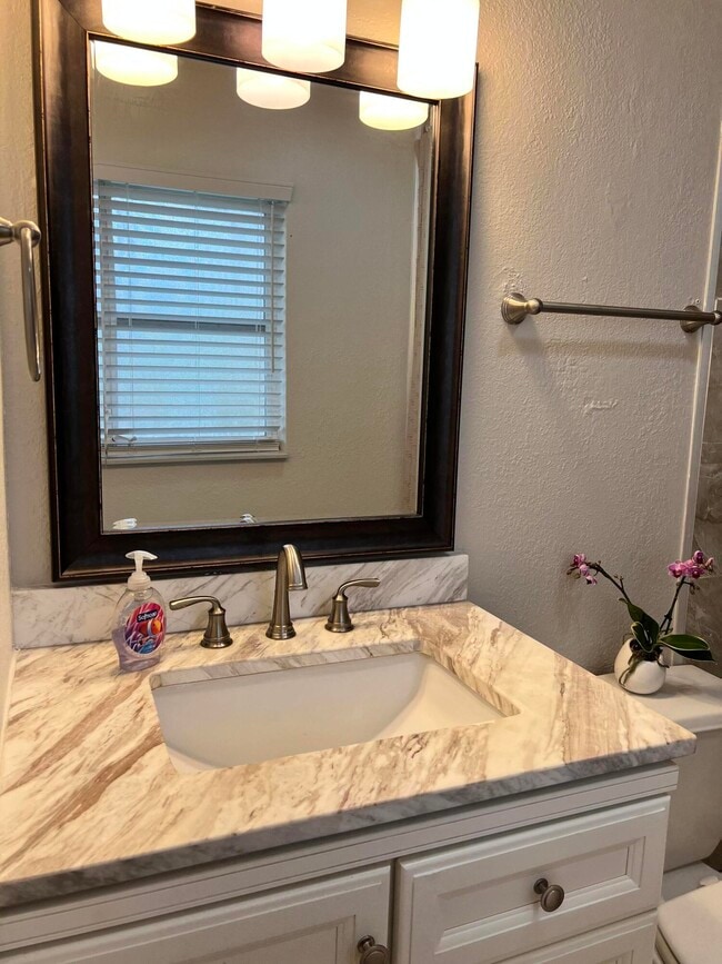 Building Photo - 1934 Wallace Ave