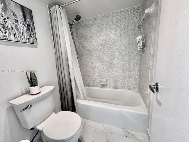 Building Photo - 500 Bayview Dr