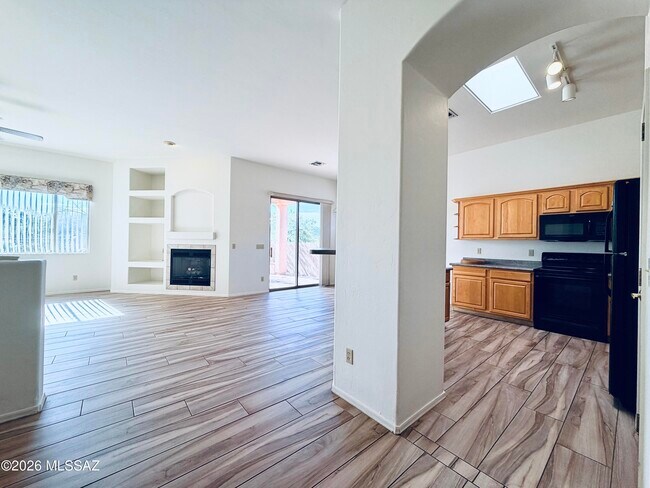 Building Photo - 5206 N Canyon Rise Pl
