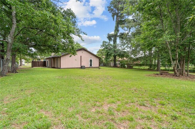 Building Photo - 920 Inglewood Ln