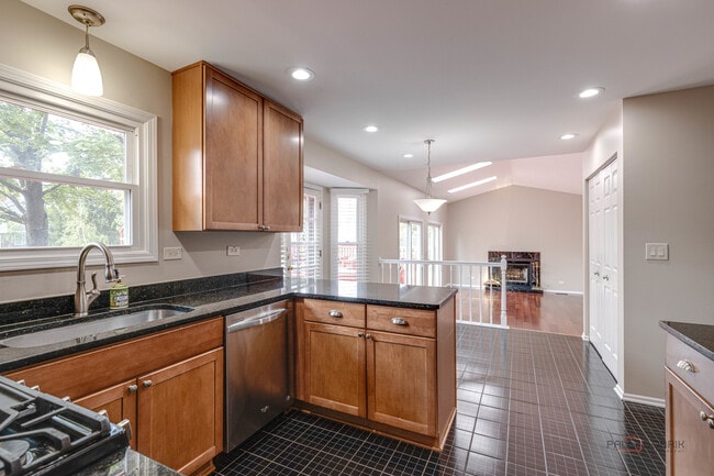 Building Photo - 285 Stanton Dr