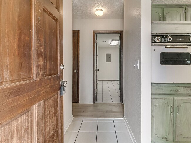 Building Photo - 2b 2ba in Piedmont Schools