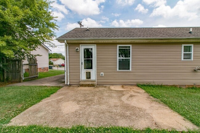 Building Photo - 1002 Poppy Seed Dr