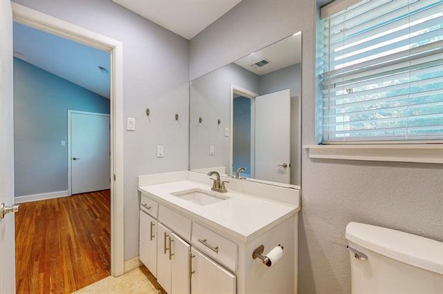 Building Photo - 9405 Pinewood Dr