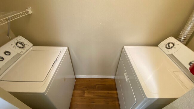 Building Photo - One Bedroom One Bath Condo in Tradewinds a...