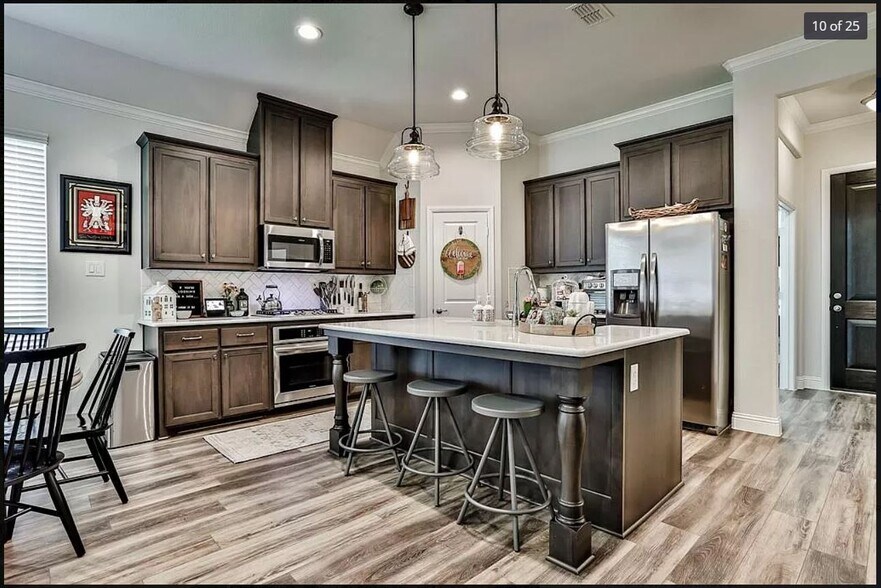 Kitchen - 808 Parkside Dr