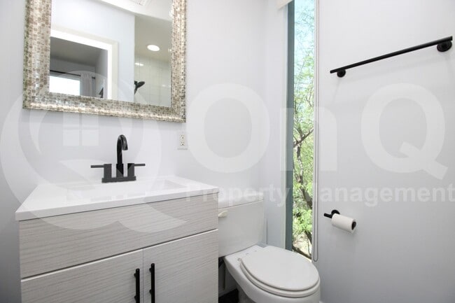 Building Photo - 7047 E Earll Dr
