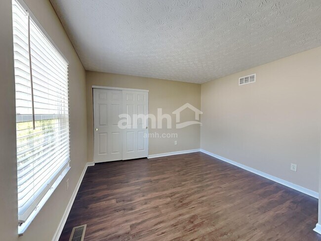 Building Photo - 402 Rolling Acre Dr