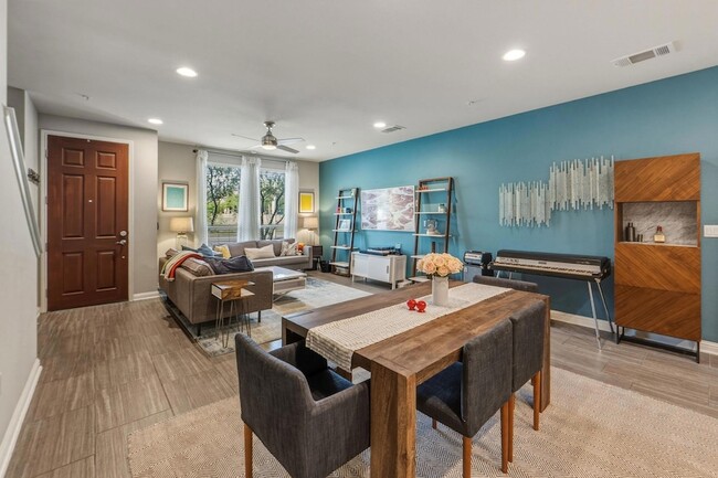 Building Photo - 6814 E Riverside Dr