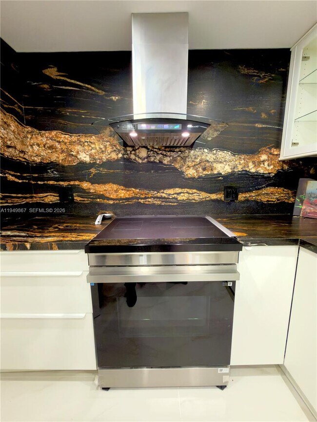 Building Photo - 400 Kings Point Dr