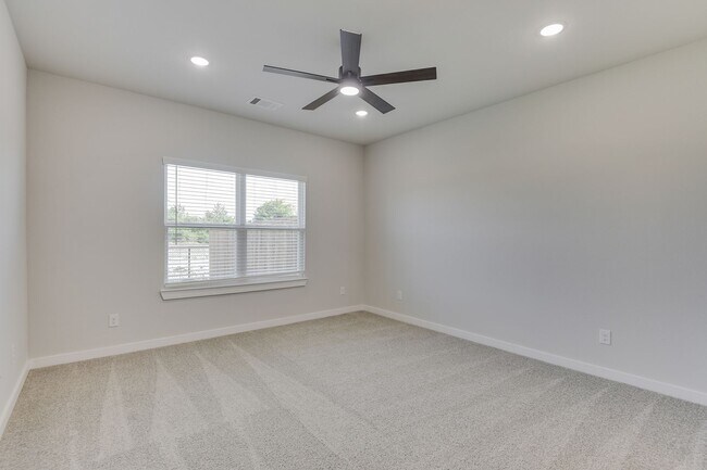 Building Photo - AVAILABLE NOW! EDGEWOOD ESTATES LUXURIOUS TRIPLEX LOCATED ON 1-ACRE LOT IN MIDLOTHIAN, TX!