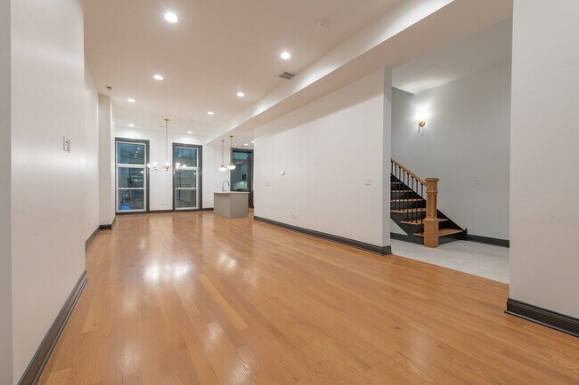 Building Photo - 28 N Throop St