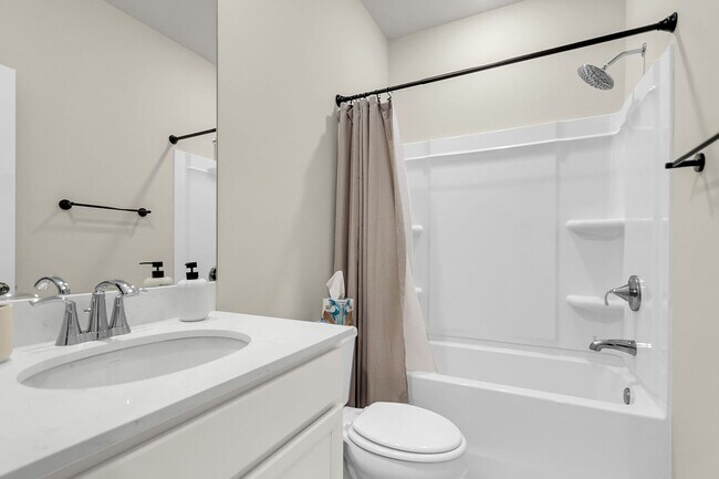 Building Photo - Beautiful 4-Bedroom, 3.5-Bathroom Townhome...