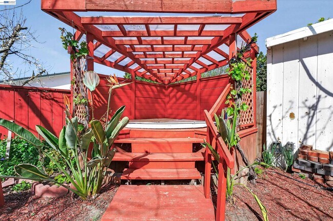 Building Photo - 1450 Kolln St