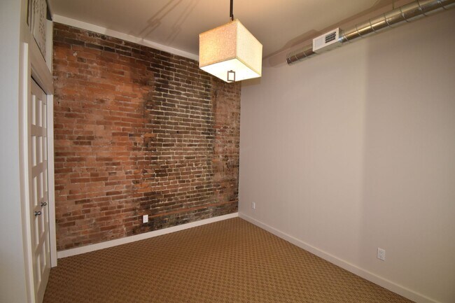 Building Photo - 211 W 1st Ave