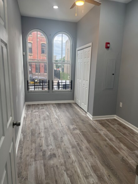 Building Photo - 1831 W Diamond St