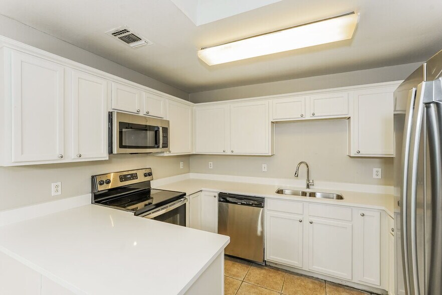 Building Photo - 1601 Prescott Dr