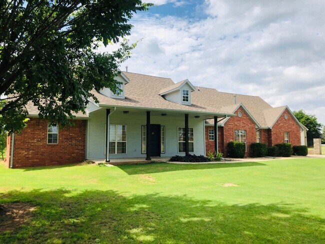 Building Photo - 4 bed + office + Bonus room/2nd Living upstairs, 3 bath on 2+ Acres in Moore Schools !