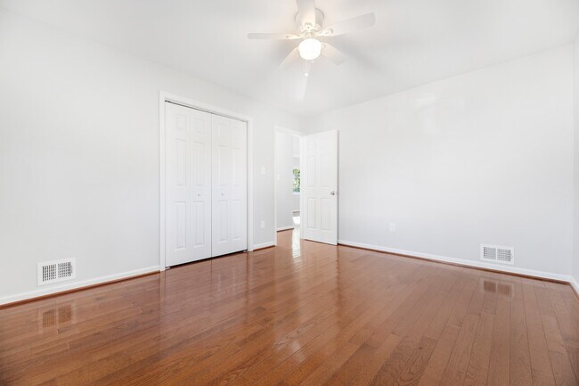 Building Photo - 6112 The Parkway