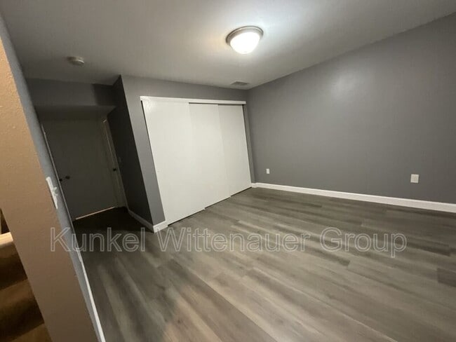 Building Photo - 704 Fountain View Dr