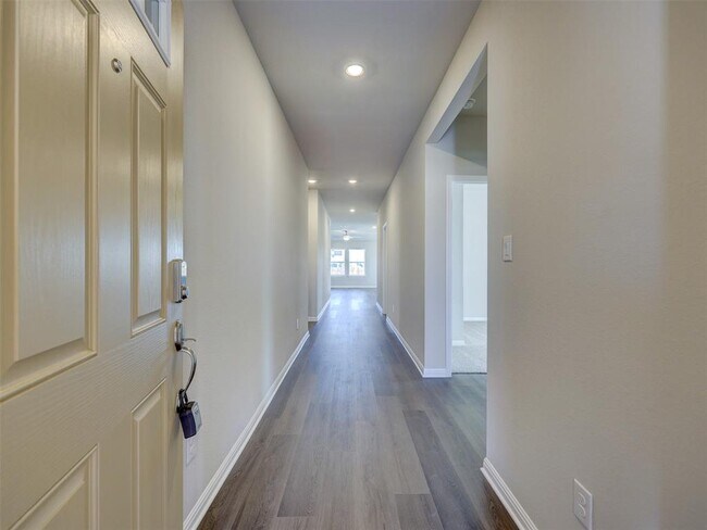 Building Photo - 100 Greenspire Ln