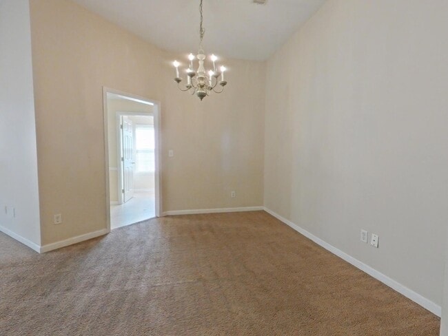 Building Photo - 1725 Tamarind Way