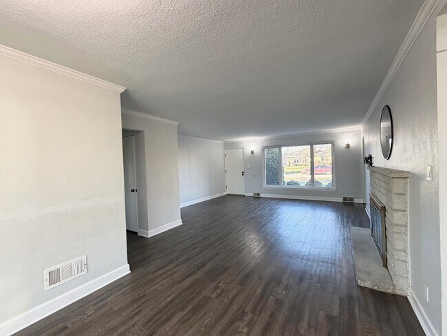 Building Photo - 1616 Mayfield Ave