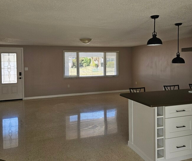 Building Photo - 6815 Anchor Way