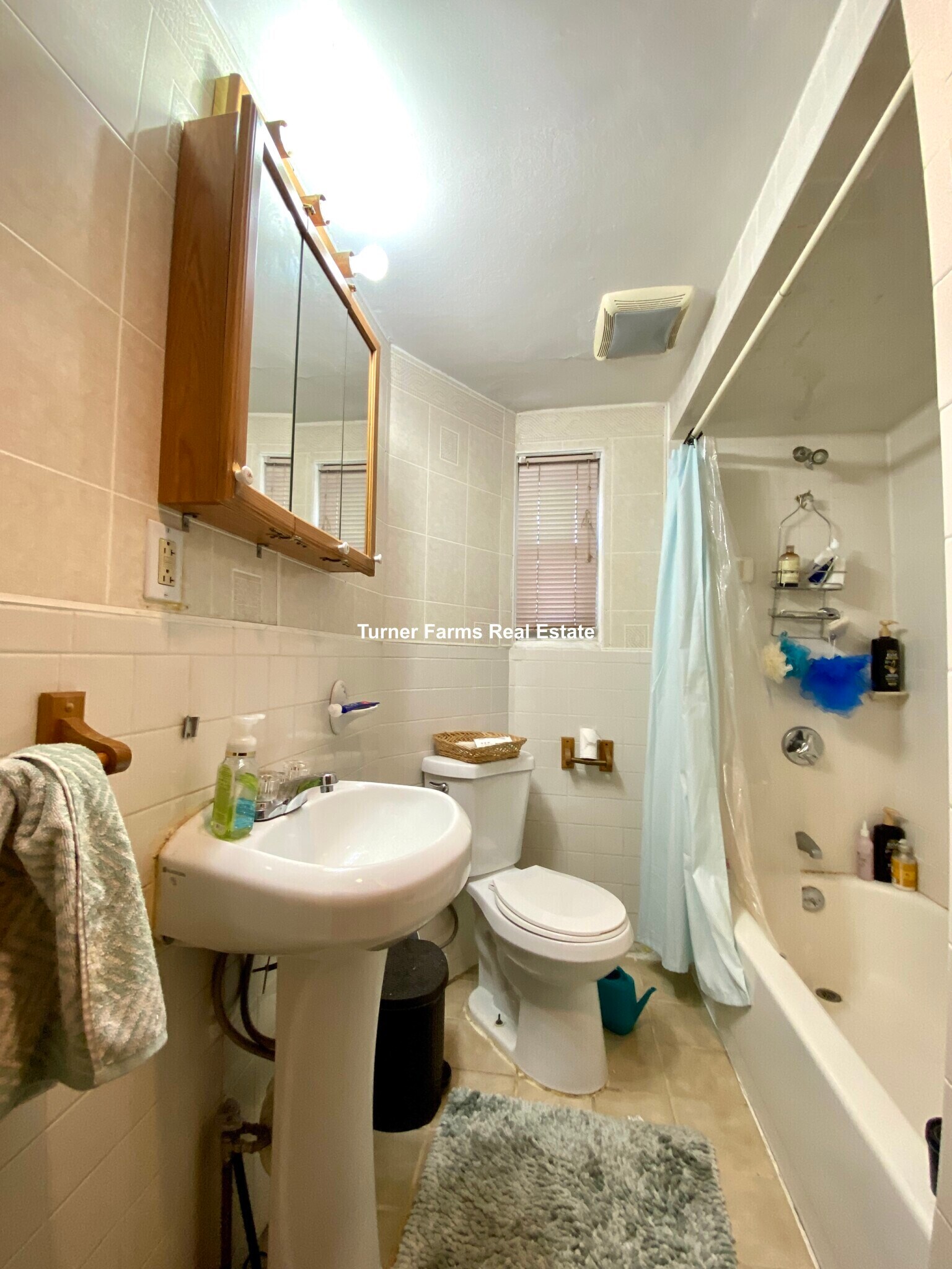 Building Photo - 205 Hillside St