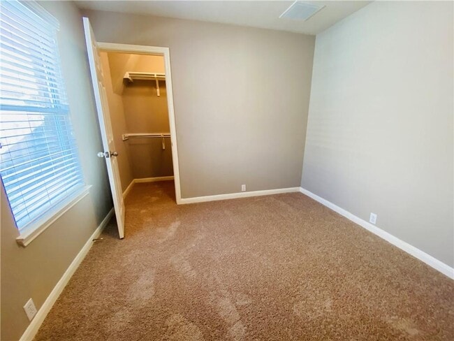 Building Photo - 561 Golden Creek Dr