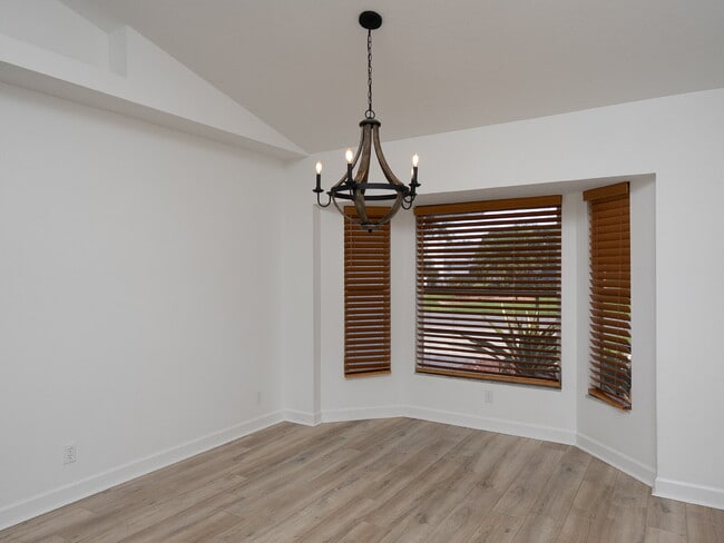 Building Photo - "Spacious 3-Bedroom Pool Home with 2 Baths & 2,075 Sq. Ft. of Comfort in Venice, FL!"