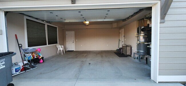 Building Photo - Furnished 4 bedroom/2.5 bath in Manson - A...