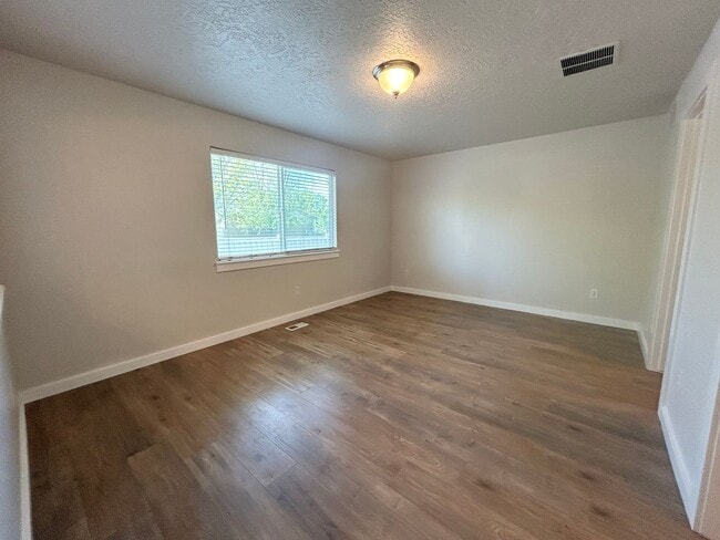 Building Photo - Beautiful4 Bedroom Home in Kuna
