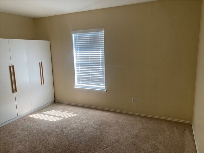 Building Photo - 16631 Spring Glade Dr