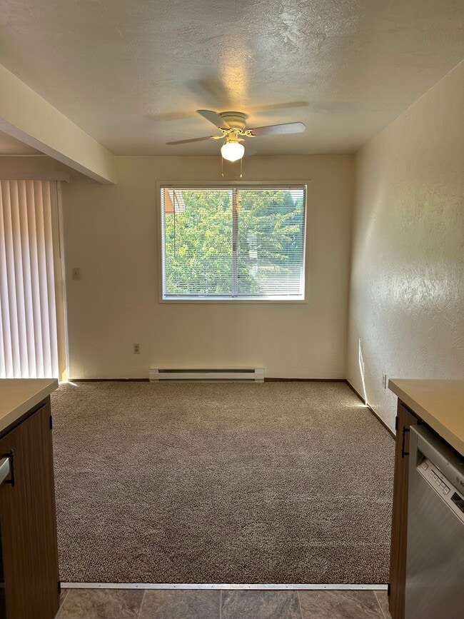 Building Photo - 450-Chandelle Apartments