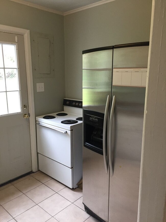 Building Photo - 2BD Duplex in Pendleton for Rent! Only $1,...